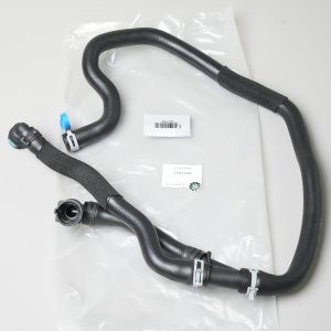 Патрубок системы охлаждения Land Rover LR011480